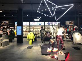 Shop-Beleuchtung eines PUMA-Store mit dem LED-Lichtsystem LIGEO.